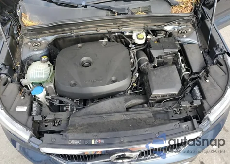 2021 Volvo Xc40 T5 Momentum z USA, uszkodzony, nr VIN YV4162UK3M2421566